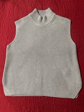 Abercrombie & Fitch Cream Ribbed Sleeveless Mock Neck Sweater Vest size small